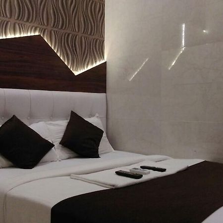 Hotel Palace Residency Мумбаи Экстерьер фото