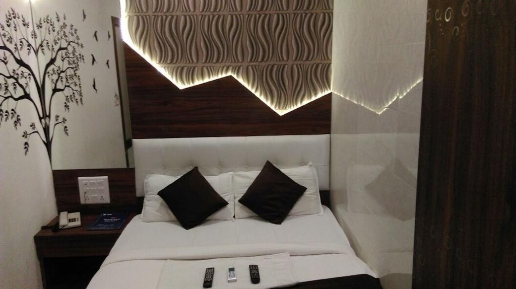 Hotel Palace Residency Мумбаи Экстерьер фото