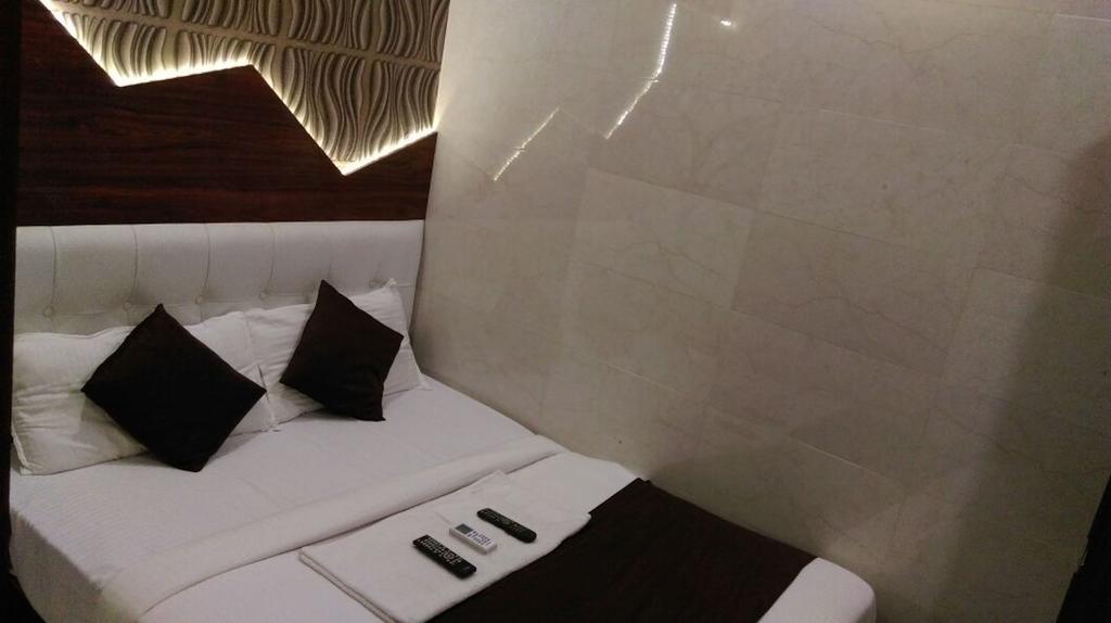 Hotel Palace Residency Мумбаи Экстерьер фото