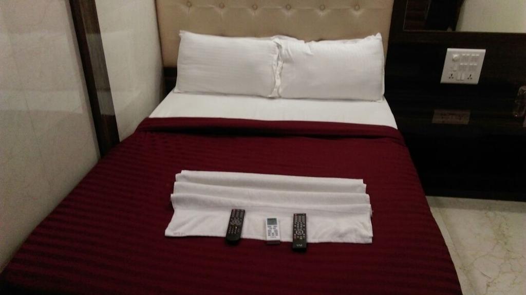 Hotel Palace Residency Мумбаи Экстерьер фото