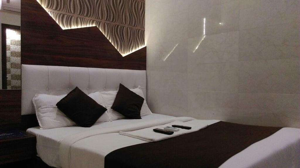 Hotel Palace Residency Мумбаи Экстерьер фото